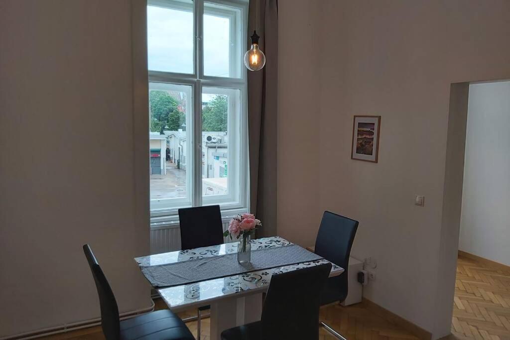 וינה Lovely New 2 Bedroom Near Hannovamarkt מראה חיצוני תמונה
