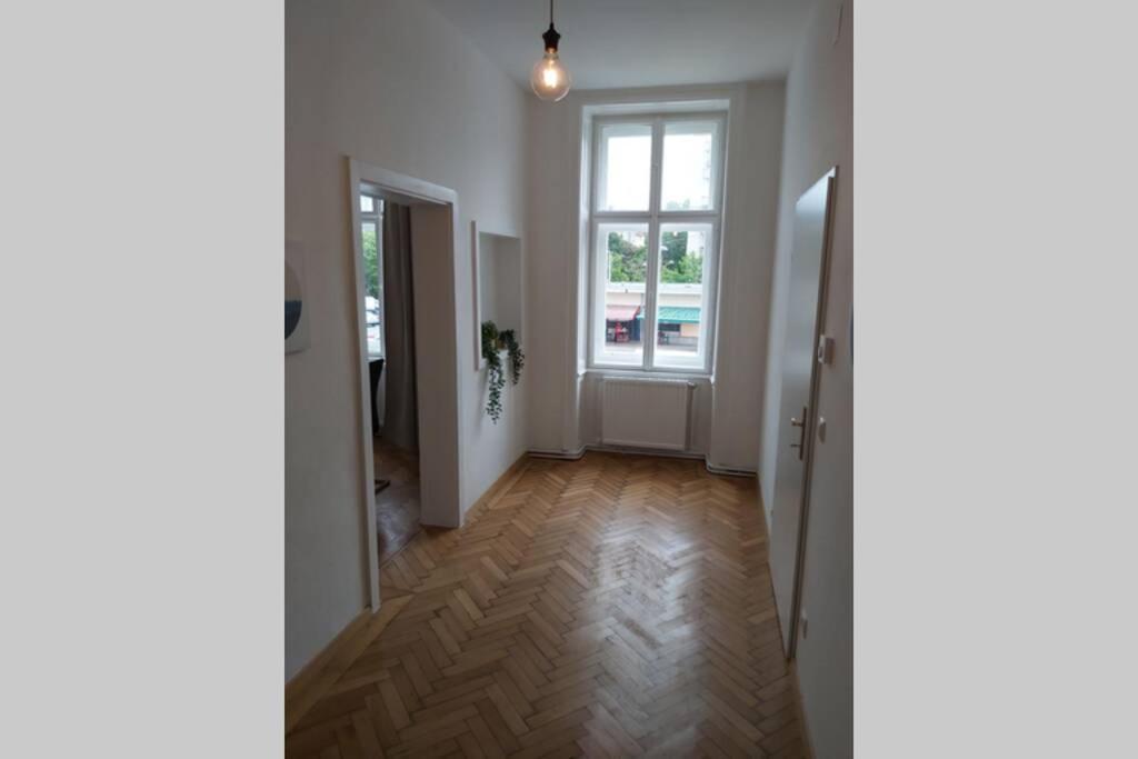 וינה Lovely New 2 Bedroom Near Hannovamarkt מראה חיצוני תמונה