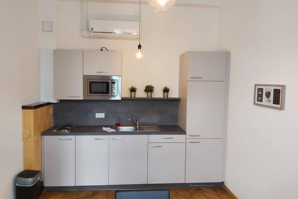 וינה Lovely New 2 Bedroom Near Hannovamarkt מראה חיצוני תמונה