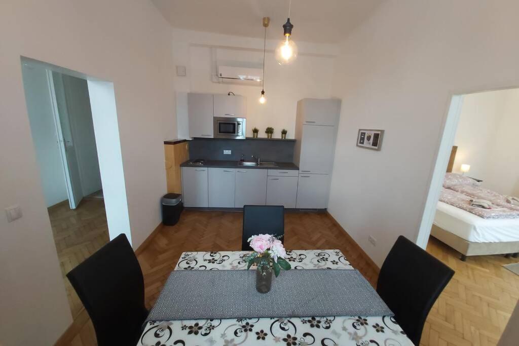 וינה Lovely New 2 Bedroom Near Hannovamarkt מראה חיצוני תמונה